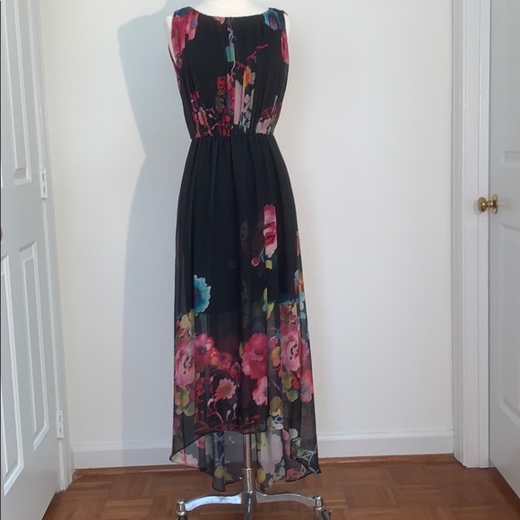 Alice + Olivia Dresses & Skirts - Alice + Olivia Black Floral dress M